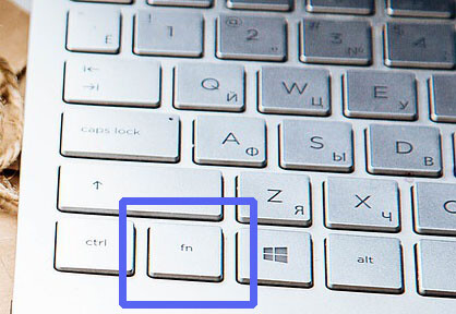 Przycisk FN na klawiaturze laptopa